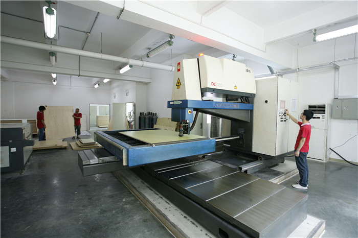 Laser cutting knife mold factory workshop